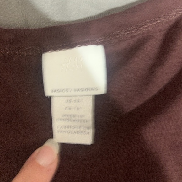 H&M v neck shirts - Picture 3 of 5